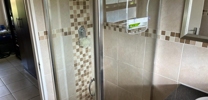 3 Bedroom Apartment, 2 bathroom and Communal pool